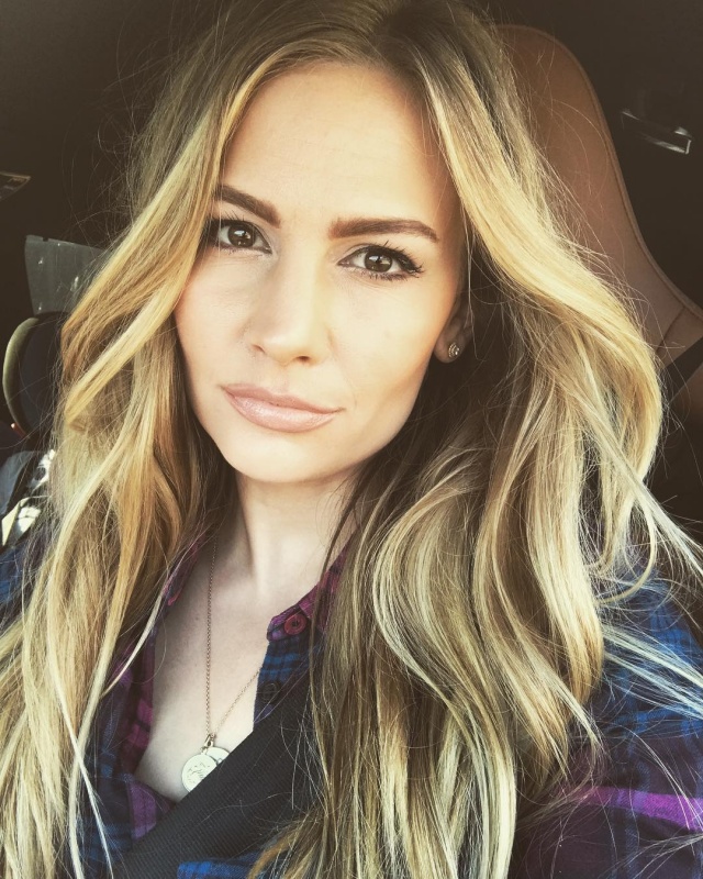 Rencontre à Paris caroline33